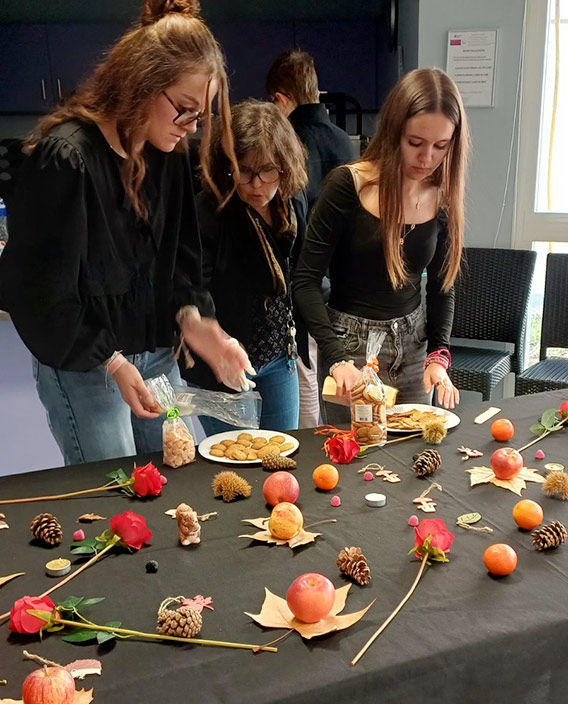 Élève CAPa SAPVER en atelier cuisine au Lycée La Pélissière Élève CAPa SAPVER en atelier cuisine au Lycée La Pélissière